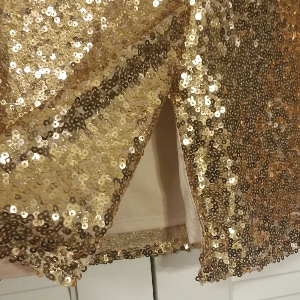 🍃🌺BUYONEGETONE $5 NWT Sequins Gol Skirt🌺🍃 - Picture 4 of 8